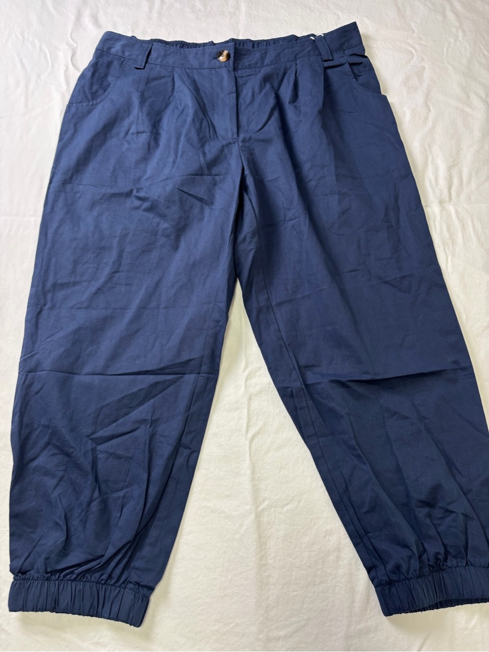 HALARA Navy Elastic-Cuff Capris
